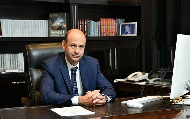 Yeni sədr rəisi vəzifəsindən azad etdi 