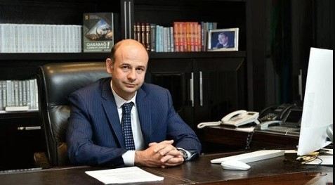 Yeni sədr rəisi işdən azad etdi 