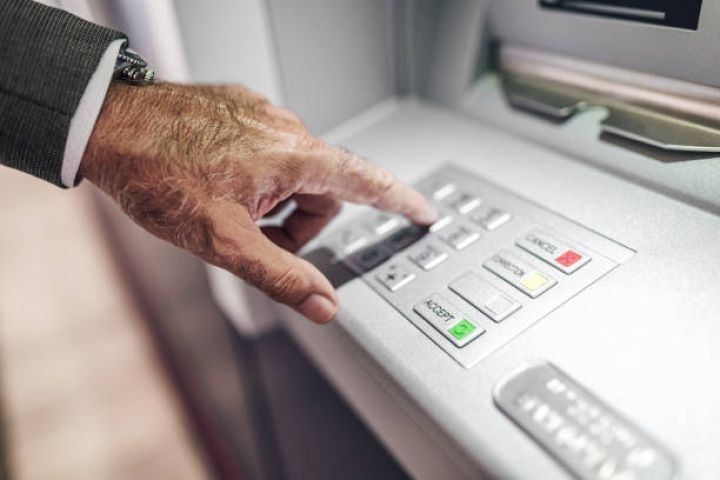 Kartınızı bankomata taxmazdan əvvəl bunu edin 