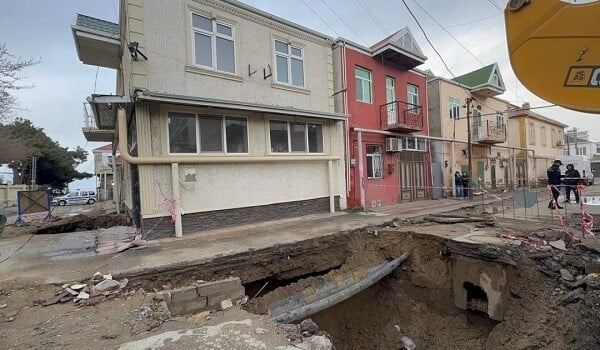 Bakıda 3 min ev su kollektorunun üzərində tikilib (VİDEO)