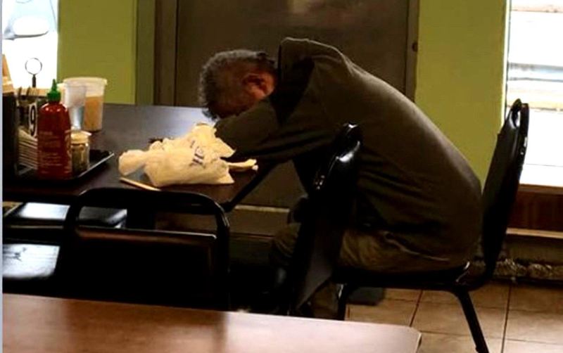 Nişanlısı ilə restorana getdi, yatıb masada qaldı - Bakıda qəribə hadisə 