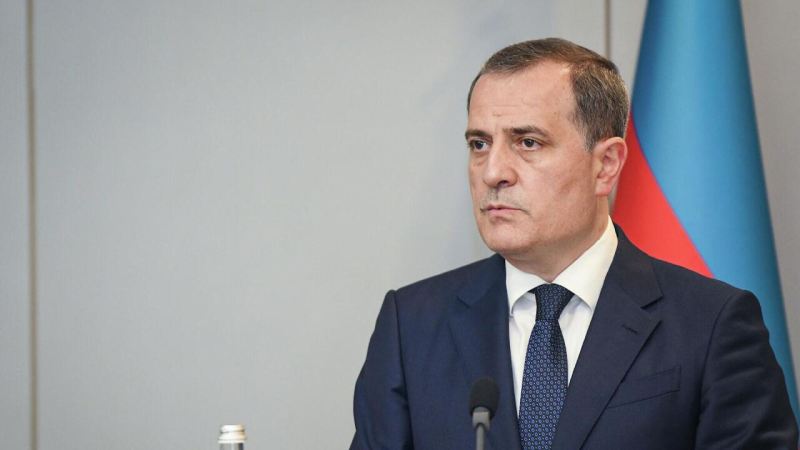 Ceyhun Bayramov Pakistan XİN başçısı ilə danışdı 