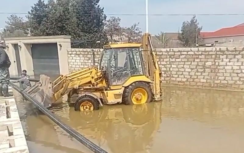 Bu ərazilər də yağış sularından təmizlənir 