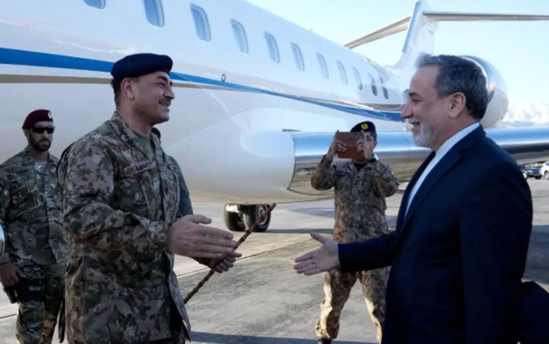 Danışıqlarda çıxış edən Pakistan heyəti Tehrana getdi - Fotolar 
