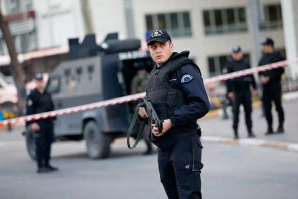 Türkiyədə hücuma görə müəllimlər aksiya keçirdi 