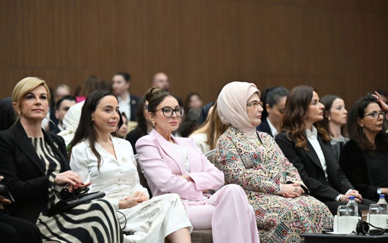 Mehriban Əliyeva qızı ilə Antalyada panelə qatıldı - Fotolar 