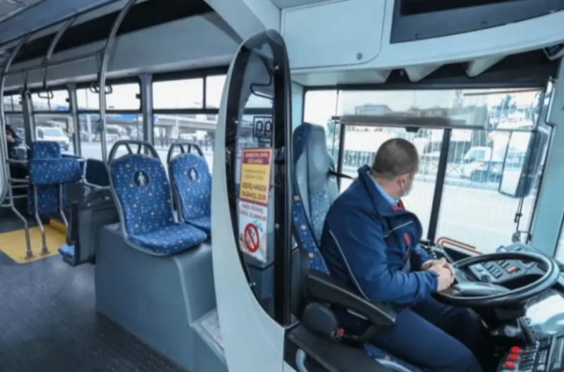 Marşrut sürücüsü sükan arxasında öldü 