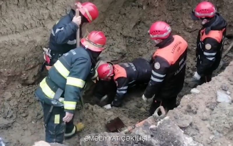 Qaradağda torpaq çökdü, ölən və yaralanan var - Video 