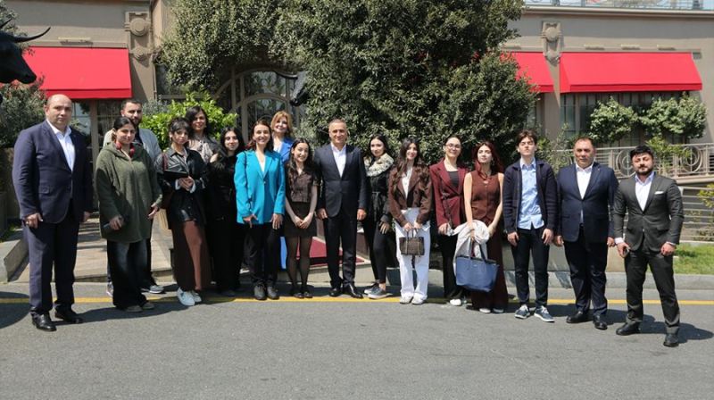 “Senior Talks” layihəsinin davamı: Aydın Veysəloğlu ADA tələbələri ilə yenidən görüşdü 
