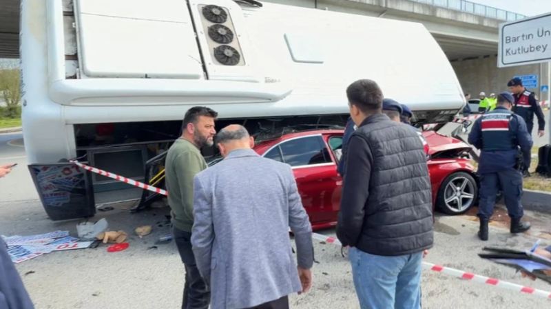 Avtobus avtomobilin üzərinə aşdı - 44 nəfər yaralandı 
