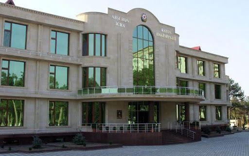 Xırdalanda yolun üstündəki beşmərtəbəli binanın tikintisinə kim icazə verib? - Abşeron RİH-dən açıqlama