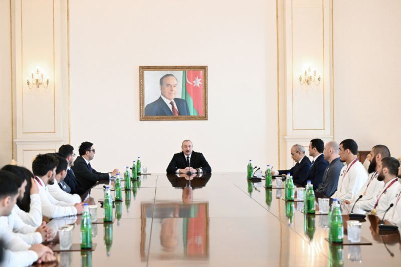 Prezident çempion güləşçiləri qəbul etdi - FOTOLAR 