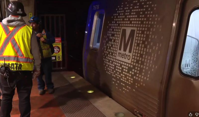 Nyu-York metrosunda yanğın: 12 nəfər tüstüdən zəhərləndi 