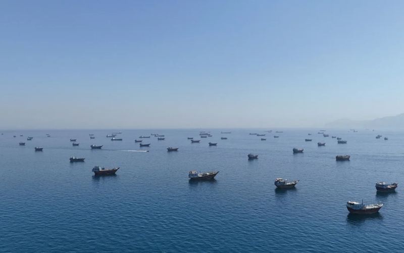 Oman sahillərində yük gəmisi vuruldu 