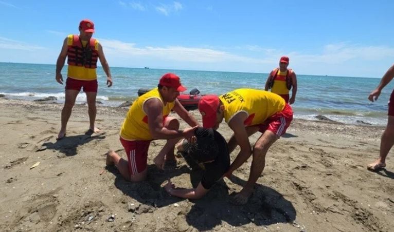 Əmisi ilə dənizdə batan yeniyətmənin meyiti tapıldı 