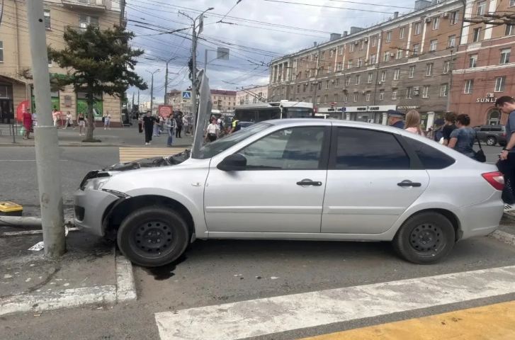 Rusiyada avtomobil piyadaların üzərinə sürdü 