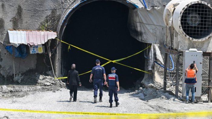 Türkiyədə su tunelində uçqun: Ölən var 