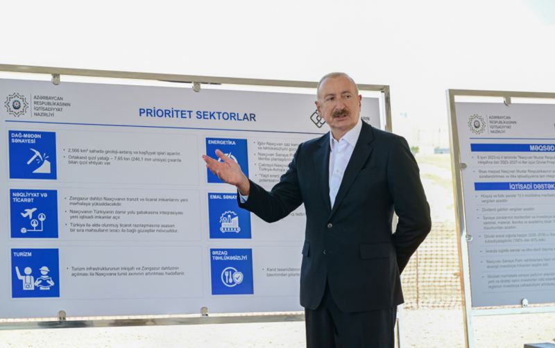 Prezident Naxçıvanda yeni elektrik avtobuslarına baxdı - FOTOLAR, VİDEO