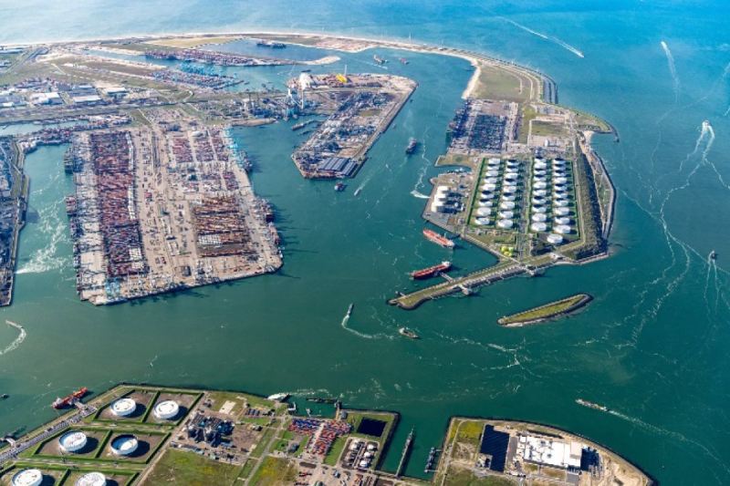 Rotterdam limanında partlayış olub, ölən var 