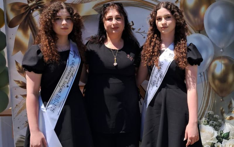 Əkiz bacılar eyni ixtisasa qəbul olundu - Foto 