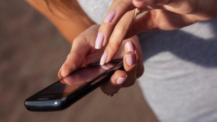 Lənkəranda qadın keçmiş ərini telefonla döydü - Uşağa görə... 