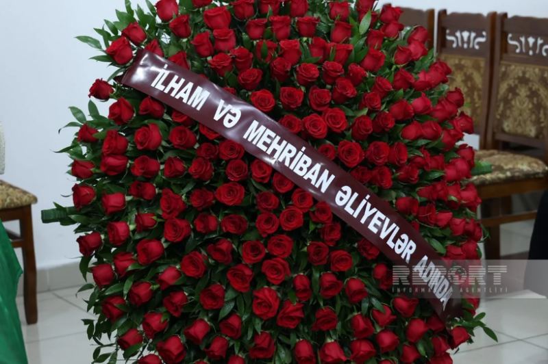 İlham Əliyev və Mehriban Əliyeva Xalq artisti Tofiq Bakıxanovun vida mərasiminə əklil göndərib 