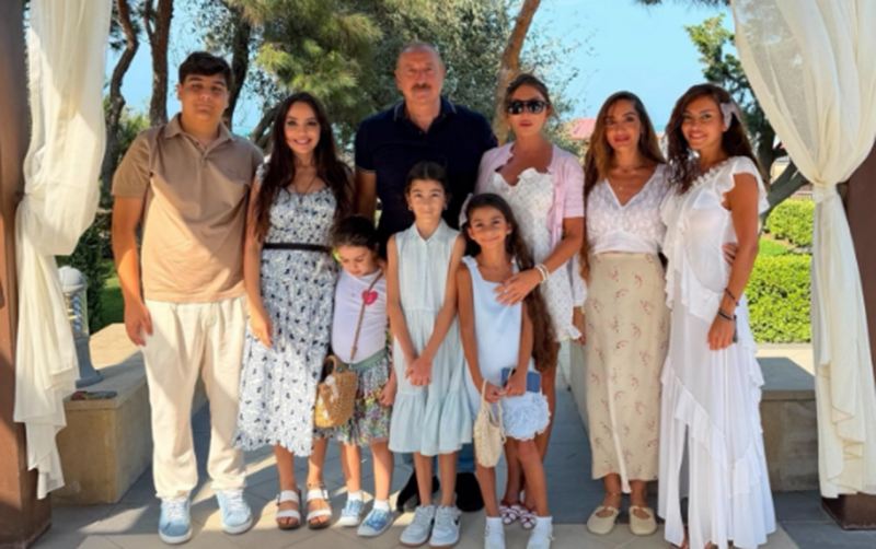 Prezident ailəsinin səmimi - Fotosu 