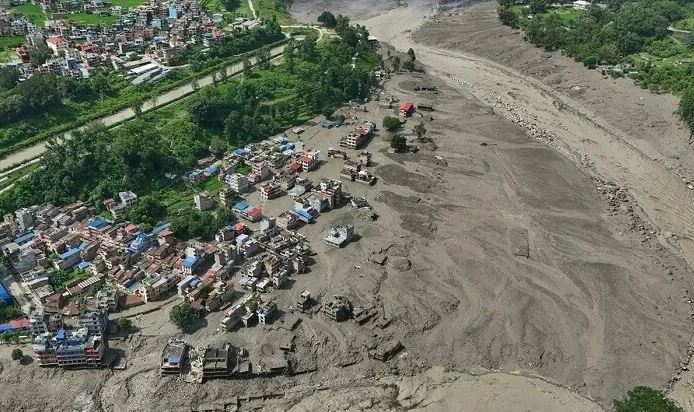 Nepalda  dəhşətli seldə ölənlərin sayı 500-ü keçdi 