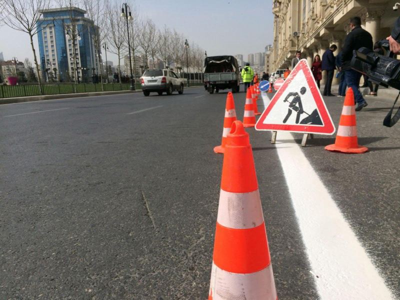 Bu küçədə nəqliyyatın hərəkəti məhdudlaşdırılacaq 