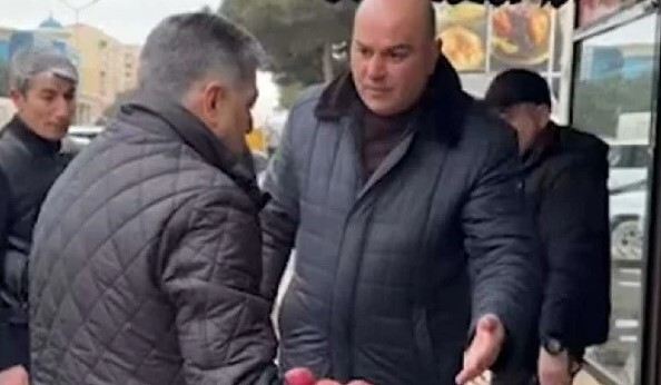 Vətəndaşın almalarını müsadirə edən məmura YENİ VƏZİFƏ VERİLDİ 