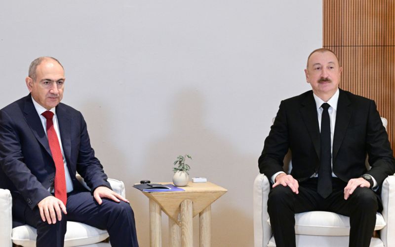 Əliyevlə Paşinyanın geniş tərkibdə görüşü keçirilir - Fotolar 