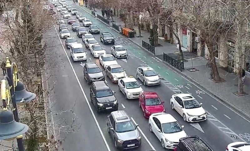Bakının bir sıra yollarında tıxac yaranıb 