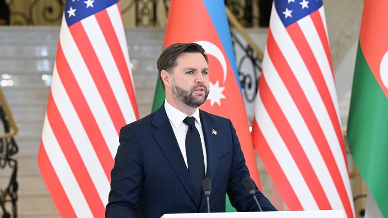 ABŞ-nin vitse-prezidenti Şəhidlər xiyabanını ziyarət etdi 