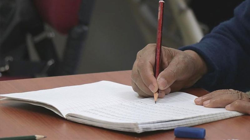Oxumaq və yazmaq demansiya riskini  40 faiz azaldır 