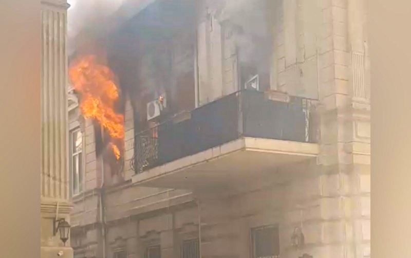 SON DƏQİQƏ! Bakıda yaşayış binasında yanğın 