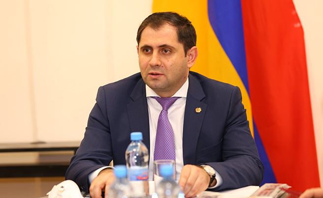 Ermənistanın müdafiə naziri İranda səfərdədir 