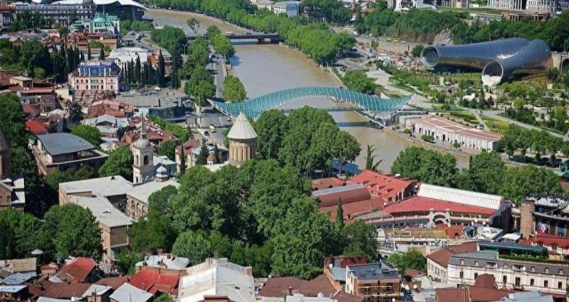 Tiflis ukraynalılar üçün vizasız qalma müddətini uzatdı 