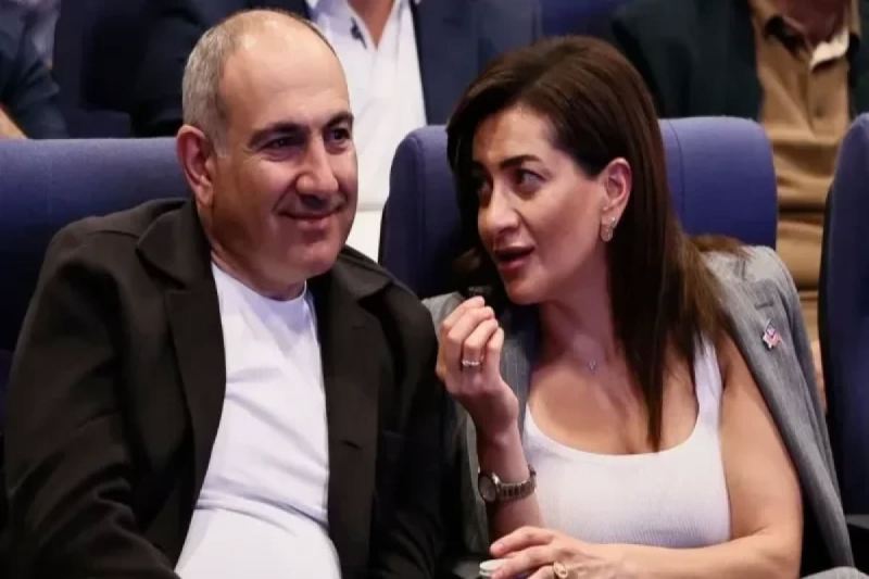 Anna Akopyan Paşinyandan ayrıldığını açıqlayıb 