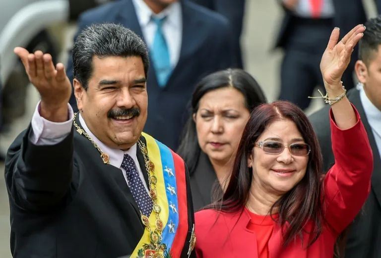 Avtobus sürücülüyündən prezidentliyə gedən yol: Maduro və dəbdəbəli həyat yaşayan arvadı kimdir? 
