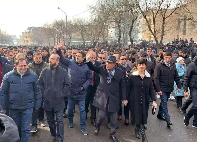 Paşinyan İrəvanda yürüşə çıxdı - VİDEO 