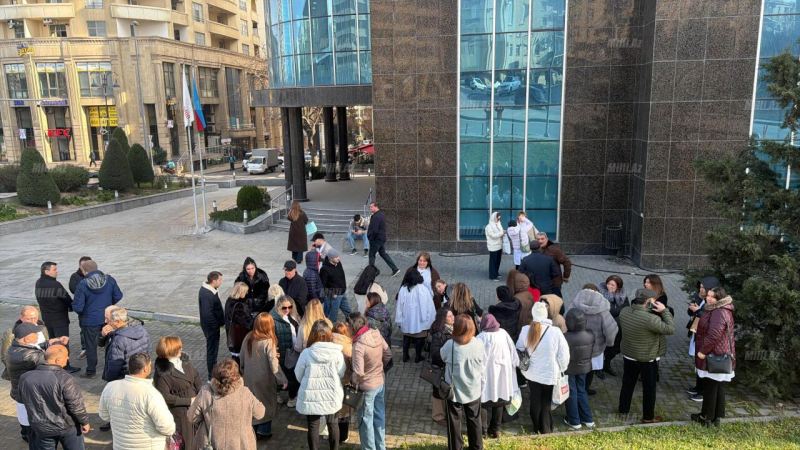 Stomatoloqlar TƏBİB-in qarşısına toplaşdı - Bunu tələb edirlər - FOTO 