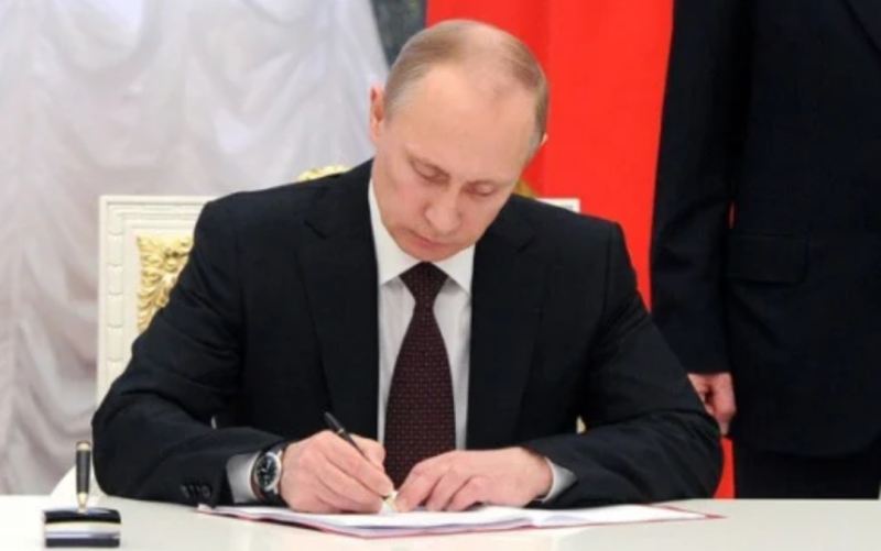 Putin Rusiyada həbsdə olan Fransa vətəndaşını əfv etdi 