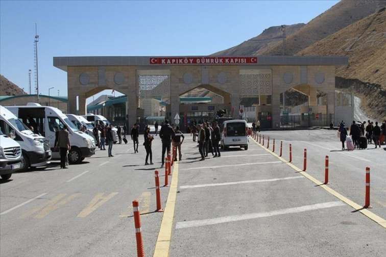 İran vətəndaşları quru sərhədlərini keçərək Türkiyəyə axın edir 