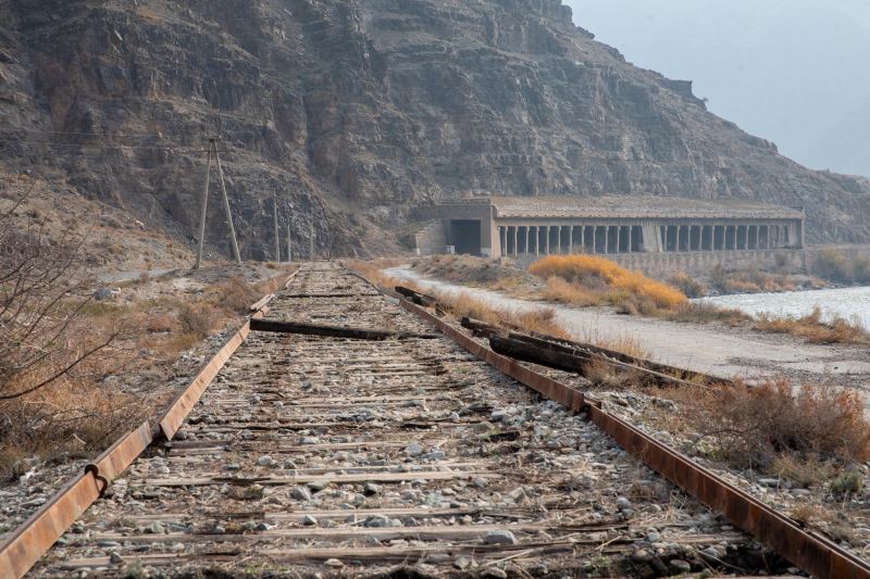 Naxçıvanda dəmir yolu xətti boyunca 10 stansiya yenidən qurulacaq 