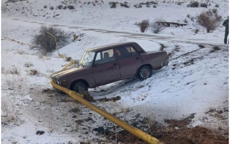 Maşın qaz xəttinə çırpıldı, beş kənd qazsız qaldı 