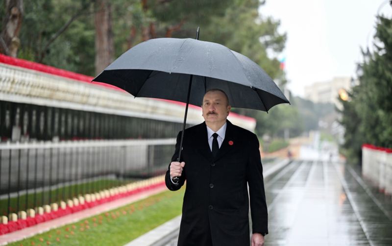 Prezident Şəhidlər xiyabanını ziyarəti ilə bağlı videoçarx paylaşdı 