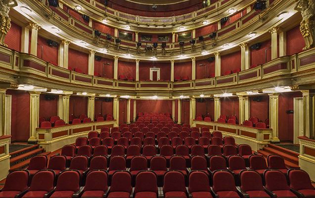 Dövlət teatrlarında baş rejissor ştatı ləğv edildi 