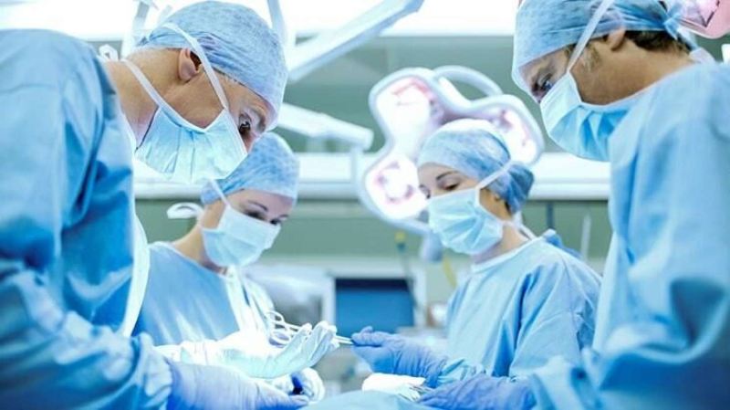 Azərbaycanda İLK: Xəstəyə eyni anda ürək-damar və böyrək köçürüldü 