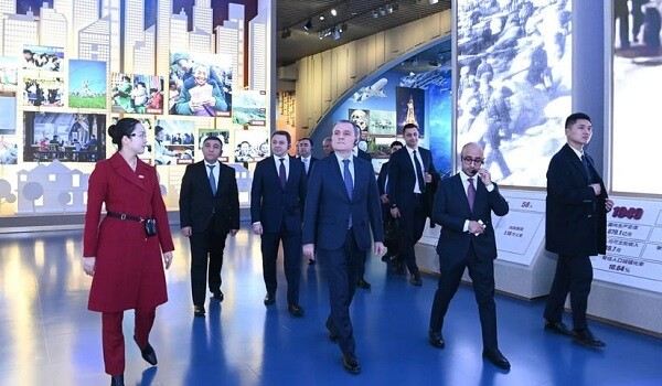 Bayramov Çin muzeyini ziyarət etdi, bu sözləri yazdı 