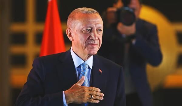 Ərdoğan bu türk lideri hava limanında qarşıladı 